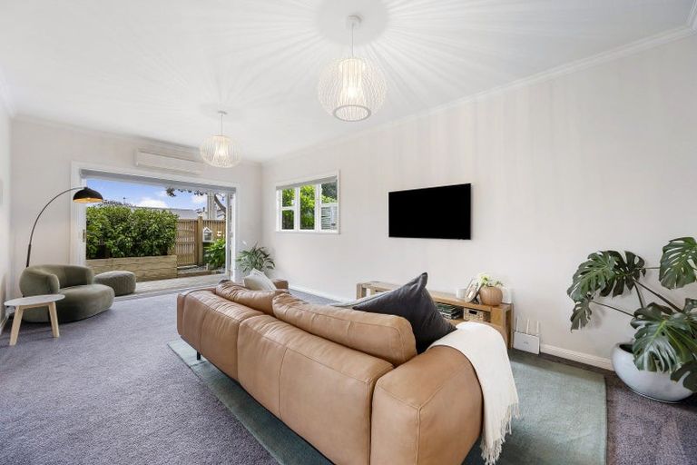 Photo of property in 39 Tuatoru Street, Eastbourne, Lower Hutt, 5013