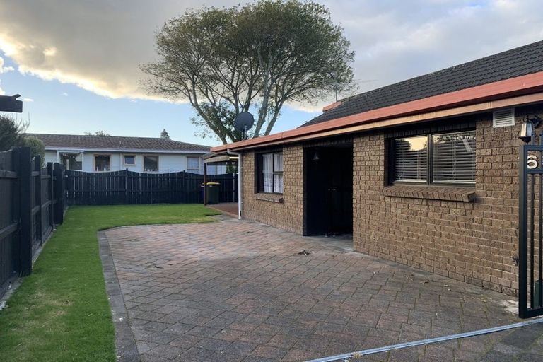 Photo of property in 1/16 Frank Evans Place, Henderson, Auckland, 0610