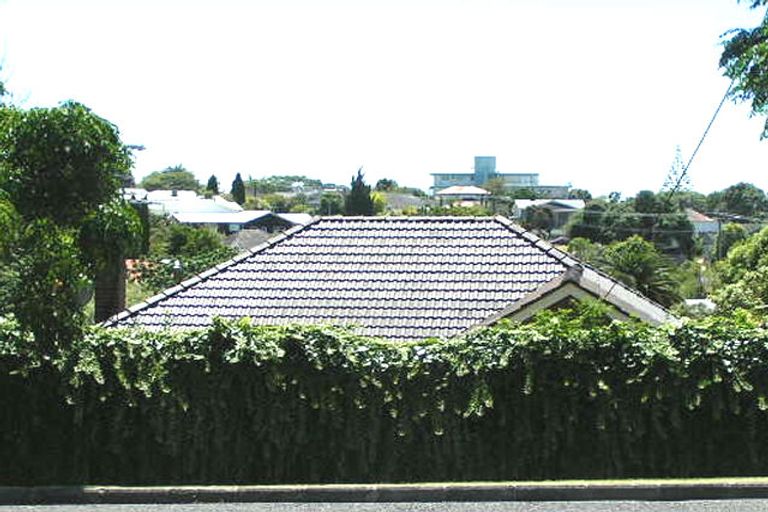 Photo of property in 1/15 Rodney Road, Northcote Point, Auckland, 0627
