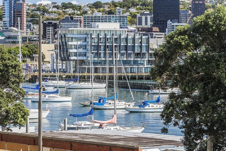 Photo of property in Dorchester Apartments, 144 Oriental Parade, Oriental Bay, Wellington, 6011