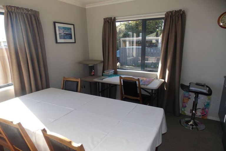 Photo of property in 32 Somerset Crescent, Highbury, Palmerston North, 4412