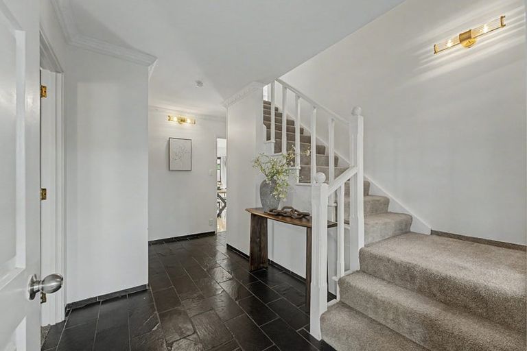 Photo of property in 4 Rowanwood Close, Halswell, Christchurch, 8025