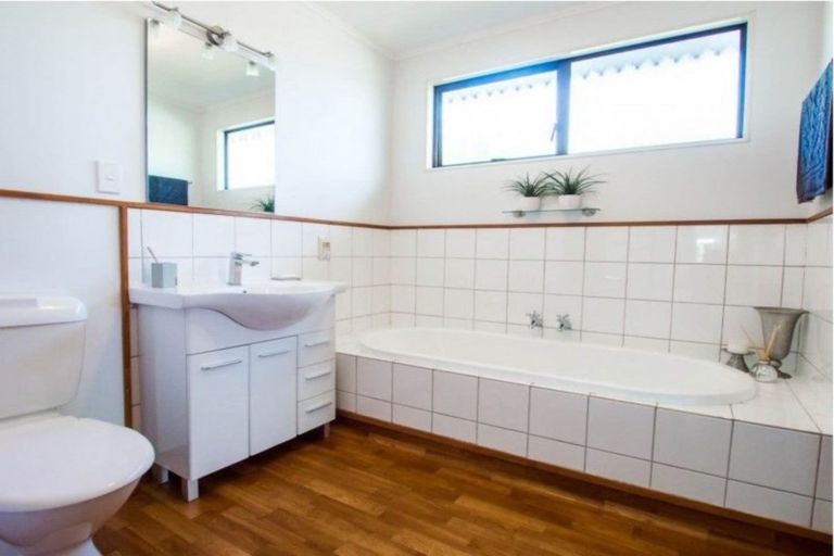 Photo of property in 21b Huia Street, Waikanae, 5036