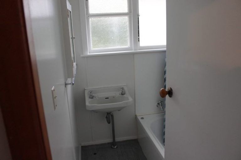 Photo of property in 8 Lincoln Grove, Cannons Creek, Porirua, 5024