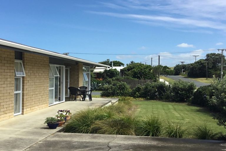Photo of property in 4 Kelly Street, Baylys Beach, Dargaville, 0377