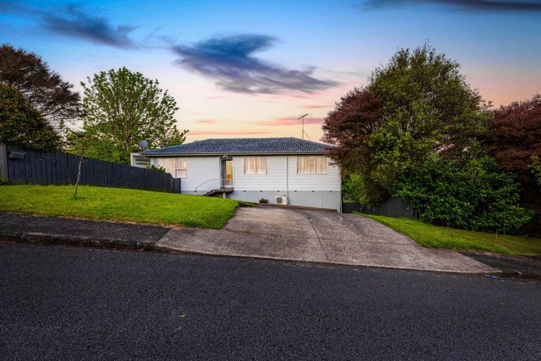 Photo of property in 2 Kilcar Place, Massey, Auckland, 0614