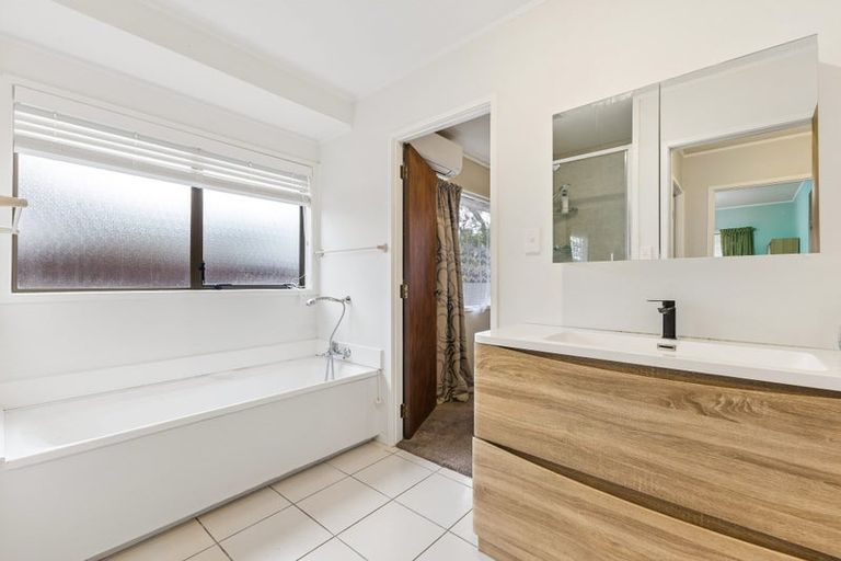 Photo of property in 86 Carnoustie Drive, Wattle Downs, Auckland, 2103