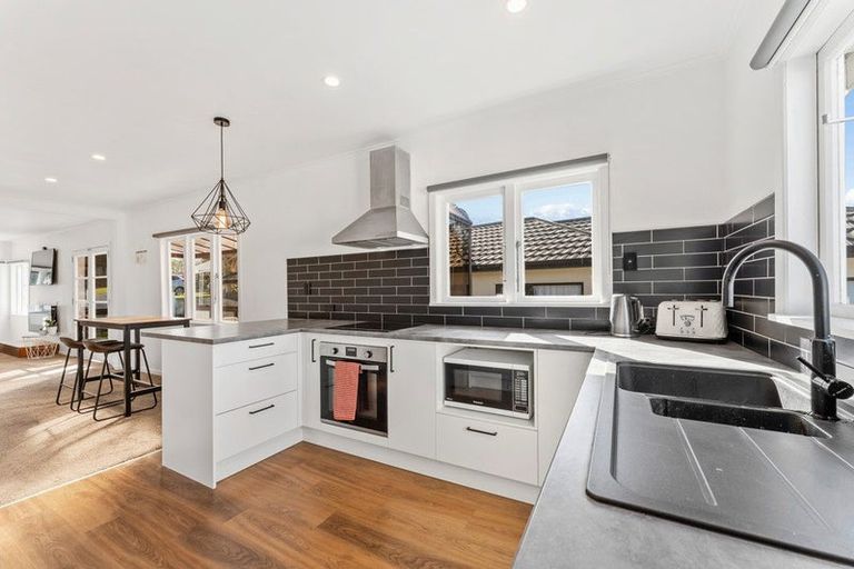 Photo of property in 21 Brixton Road, Manly, Whangaparaoa, 0930