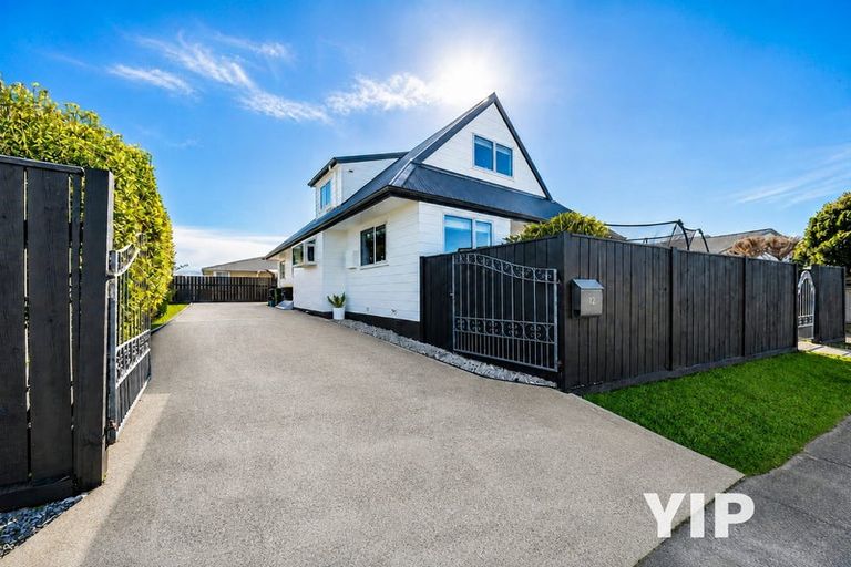 Photo of property in 12 Maraval Crescent, Grenada Village, Wellington, 6037