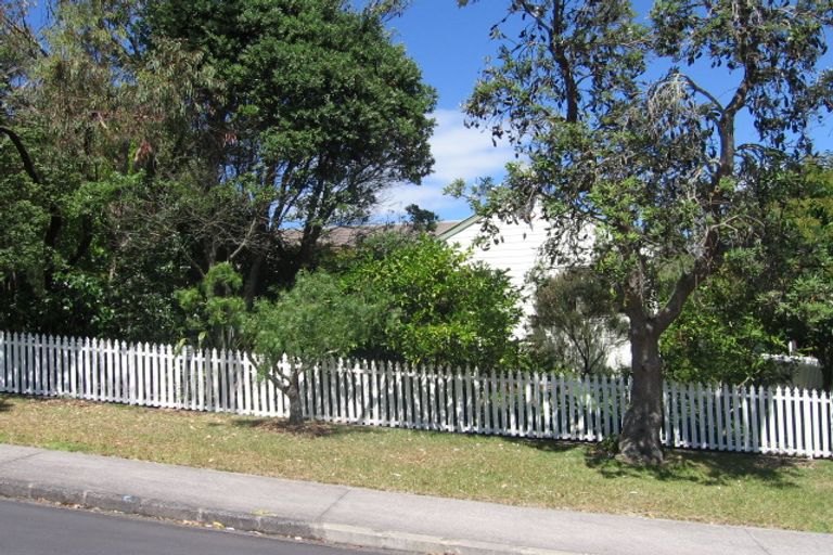Photo of property in 2 Standish Place, Bayview, Auckland, 0629