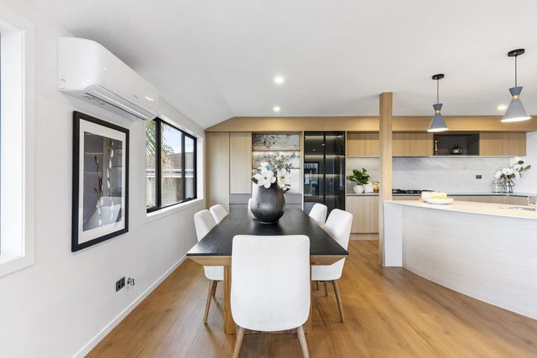Photo of property in 1/47 Deep Creek Road, Waiake, Auckland, 0630