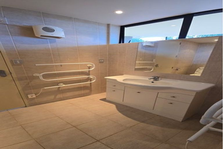 Photo of property in 1/126 Clovelly Road, Bucklands Beach, Auckland, 2012