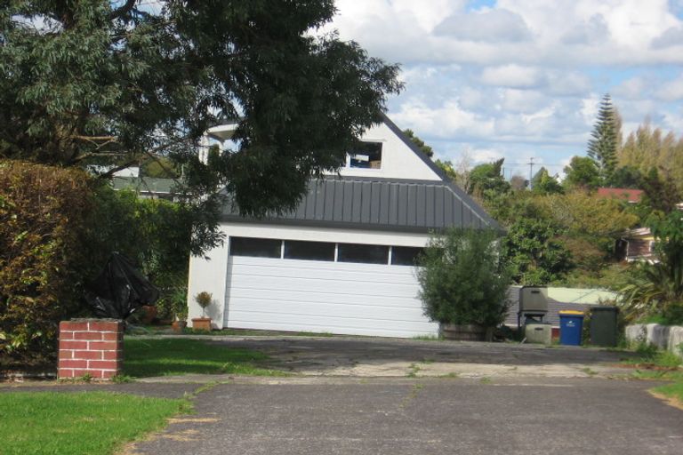 Photo of property in 31 Eastglen Road, Glen Eden, Auckland, 0602