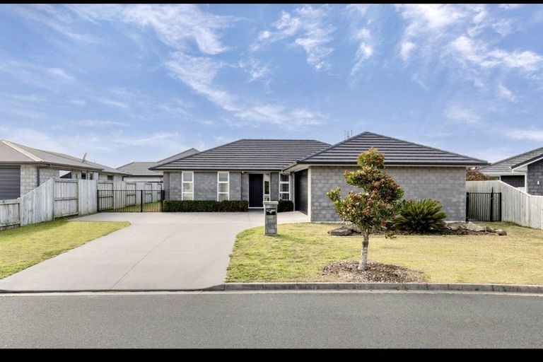 Photo of property in 10 Te Kio Crescent, Papamoa Beach, Papamoa, 3118
