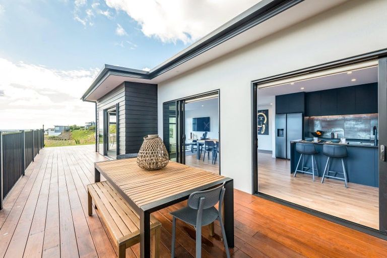 Photo of property in 70 Katania Heights, Brightwater, 7022