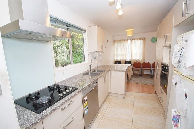 Photo of property in 25 Trias Road, Totara Vale, Auckland, 0629