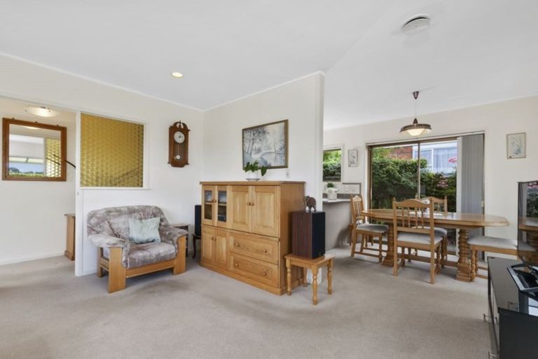 Photo of property in 1/1-3 Rock Isle Road, Torbay, Auckland, 0630