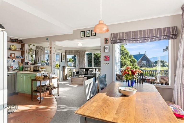 Photo of property in 16 Frances Street, Waikanae Beach, Waikanae, 5036