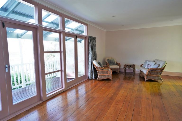 Photo of property in 30 Beach Road, Onerahi, Whangarei, 0110