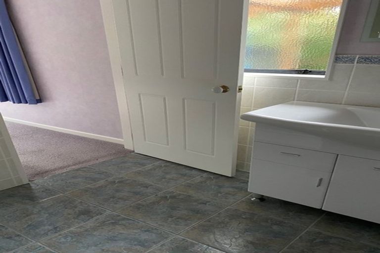 Photo of property in 50 Awanui Drive, Waikanae, 5036