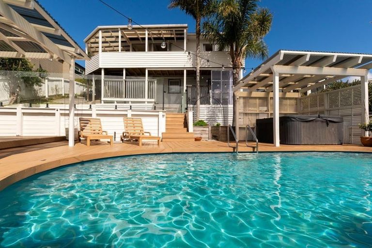 Photo of property in 11a Mizpah Road, Waiake, Auckland, 0630