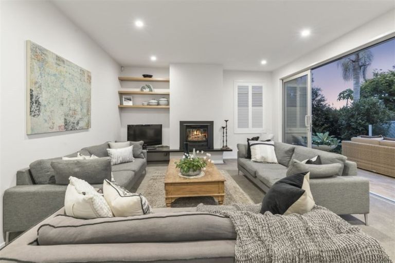 Photo of property in 1/56 Castor Bay Road, Castor Bay, Auckland, 0620