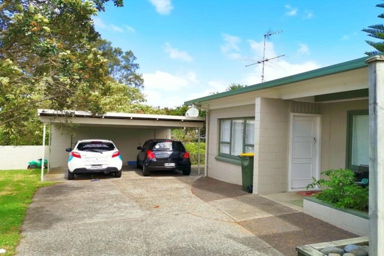 Photo of property in 1/22 Kelston Street, New Lynn, Auckland, 0600