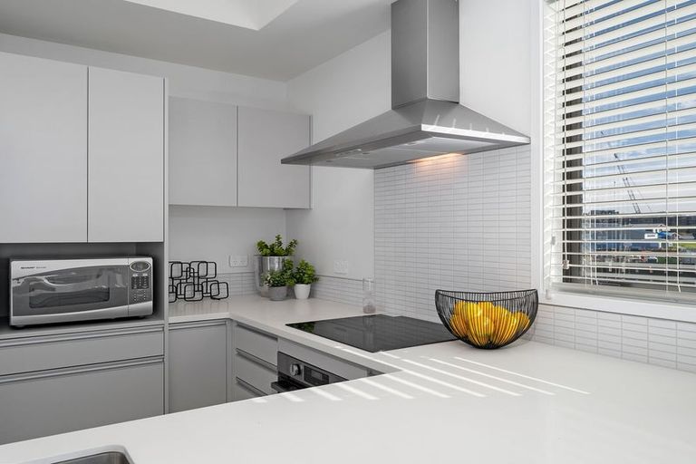 Photo of property in 1 Tuhono Lane, Northcote, Auckland, 0627