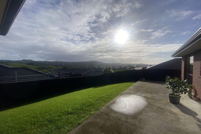 Photo of property in 14 James Elliot Way, Pokeno, 2402