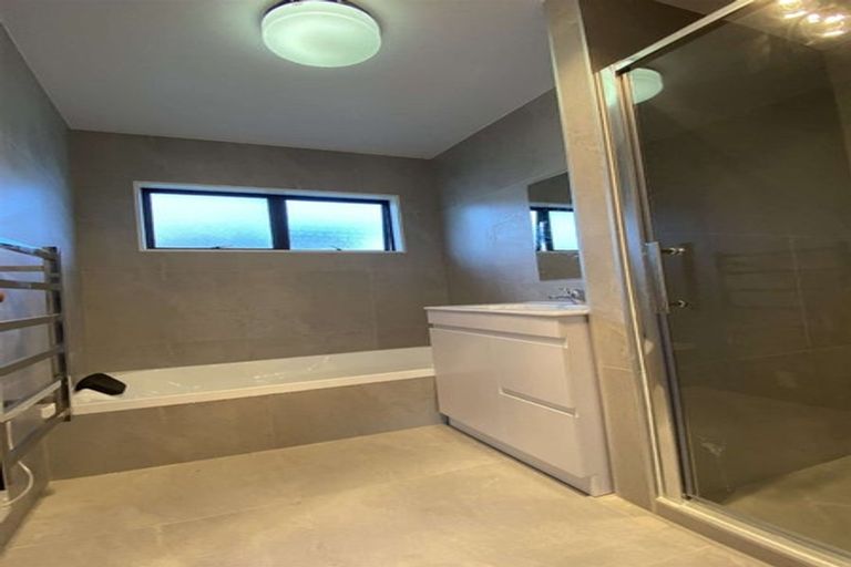 Photo of property in 2/19 Tane Street, New Lynn, Auckland, 0600