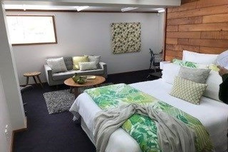 Photo of property in 9 Harding Avenue, Te Atatu South, Auckland, 0610