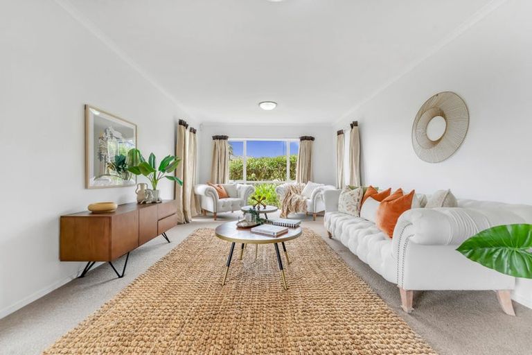 Photo of property in 1 Luna Place, Henderson, Auckland, 0612