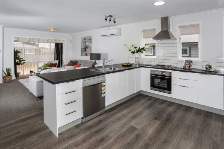 Photo of property in 22 Russell Avenue, Pukekohe, 2120