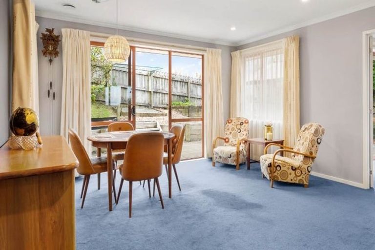 Photo of property in 69 Roberta Crescent, Orewa, 0931