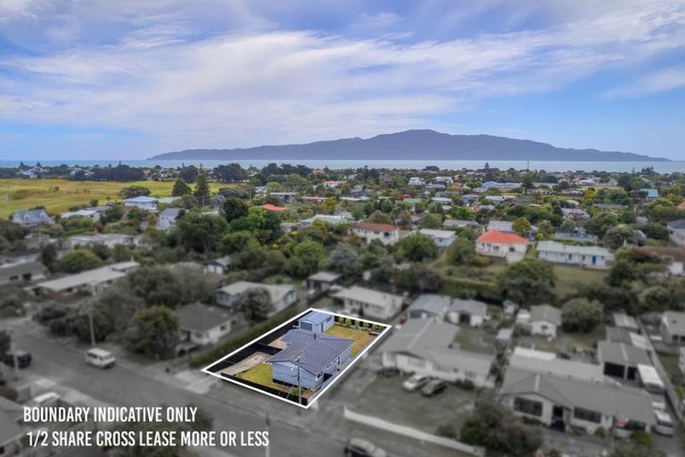 Photo of property in 11 Michael Road, Paraparaumu Beach, Paraparaumu, 5032