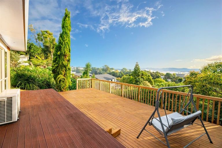 Photo of property in 35e Edmonton Road, Henderson, Auckland, 0612