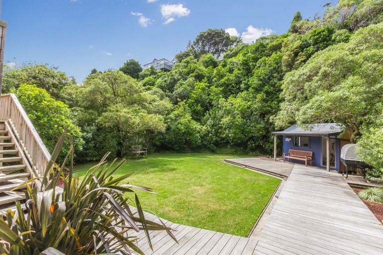 Photo of property in 86 Airlie Road, Plimmerton, Porirua, 5026