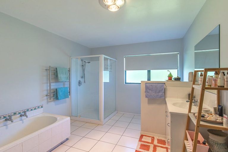 Photo of property in 59 Avenue North Road, Levin, 5510