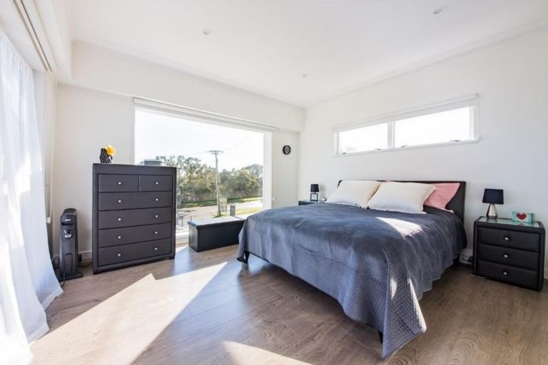 Photo of property in 81a Stanley Point Road, Stanley Point, Auckland, 0624