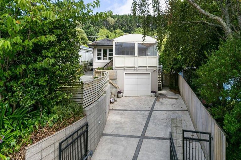 Photo of property in 327 Main Road, Tawa, Wellington, 5028