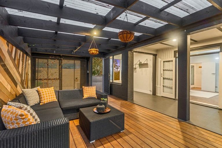 Photo of property in 16 Forrest Hill Road, Forrest Hill, Auckland, 0620