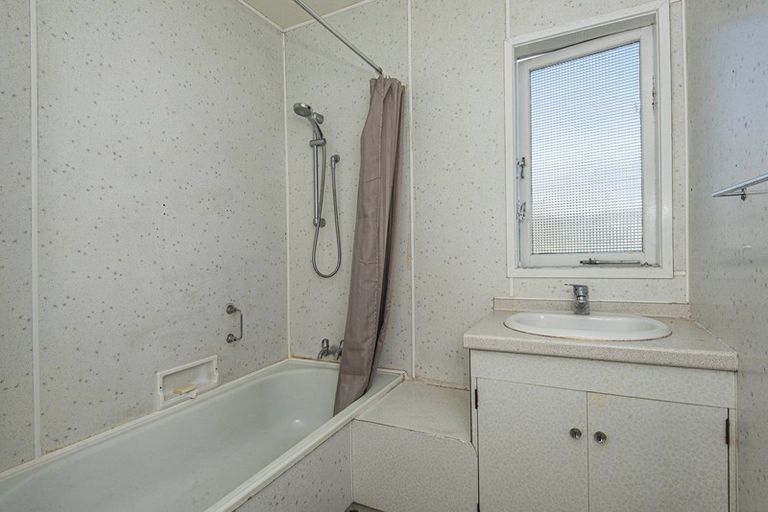 Photo of property in 11 Selwyn Avenue, Avenues, Whangarei, 0110