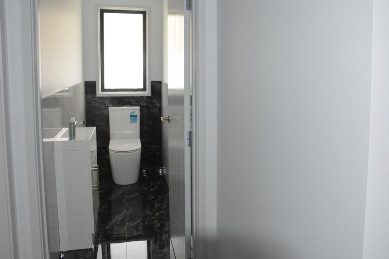 Photo of property in 3 Frederick Place, Whalers Gate, New Plymouth, 4310