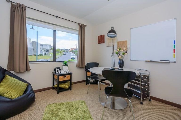 Photo of property in 52 Newbury Place, Schnapper Rock, Auckland, 0632