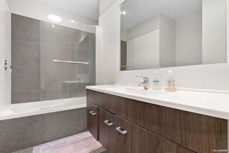 Photo of property in The Rise, 10/11 Hatfield Place, Albany Heights, Auckland, 0632