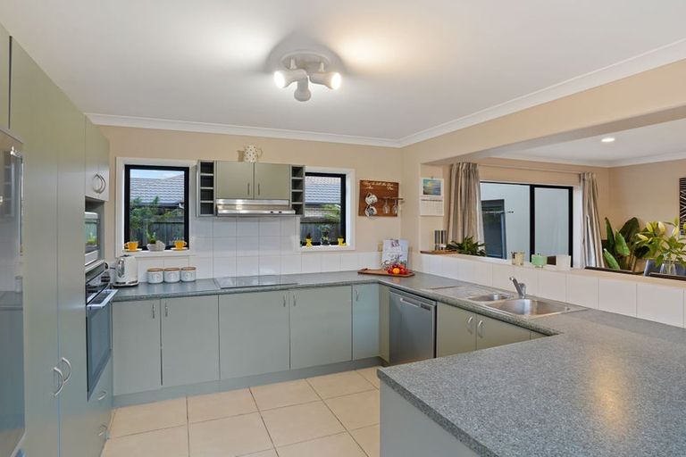 Photo of property in 28 Puhara Avenue, Parklands, Christchurch, 8083