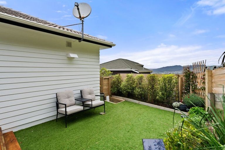 Photo of property in 16 Ordley Grove, Tawa, Wellington, 5028