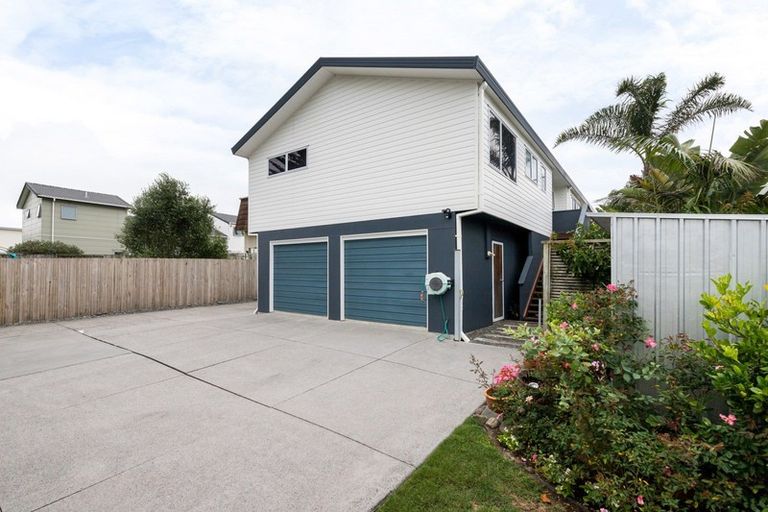 Photo of property in 48 Karewa Parade, Papamoa Beach, Papamoa, 3118