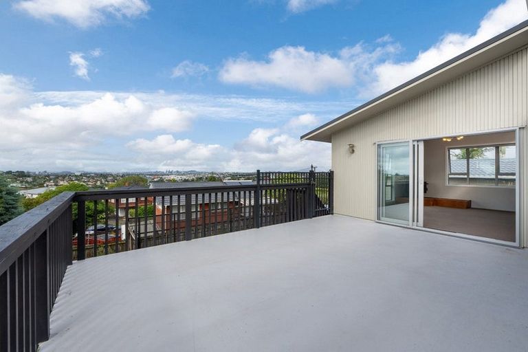 Photo of property in 245 Sunset Road, Sunnynook, Auckland, 0632