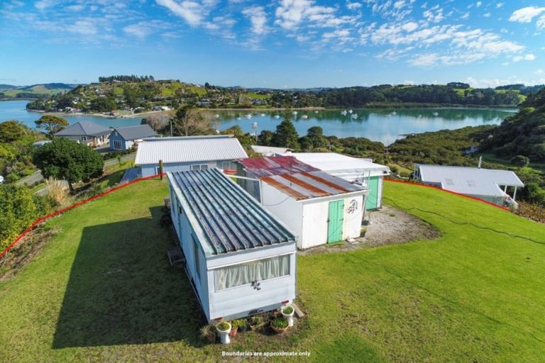 Photo of property in 29 Oxford Street, Whakapirau, Maungaturoto, 0583